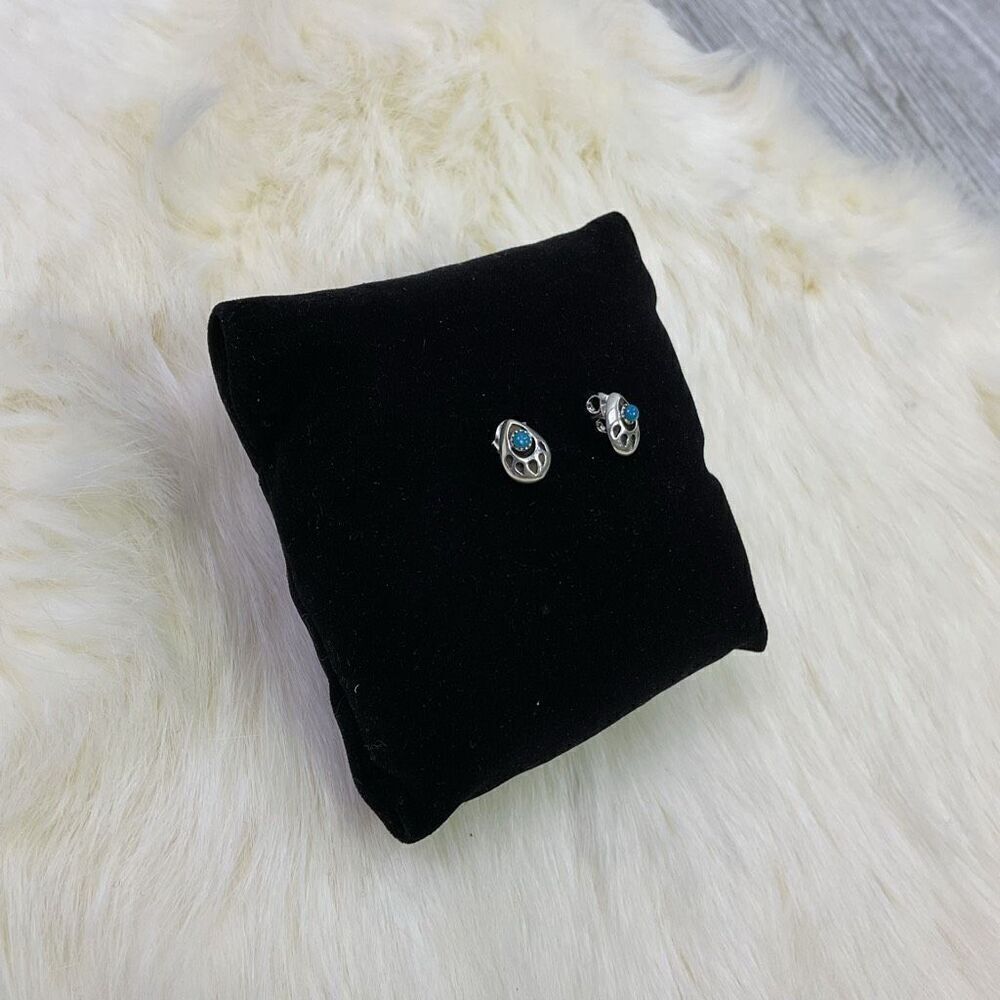 Mona Ann Designs Sterling Silver Turquoise Bear Paw Petite Post Earrings 925 - Picture 5 of 7